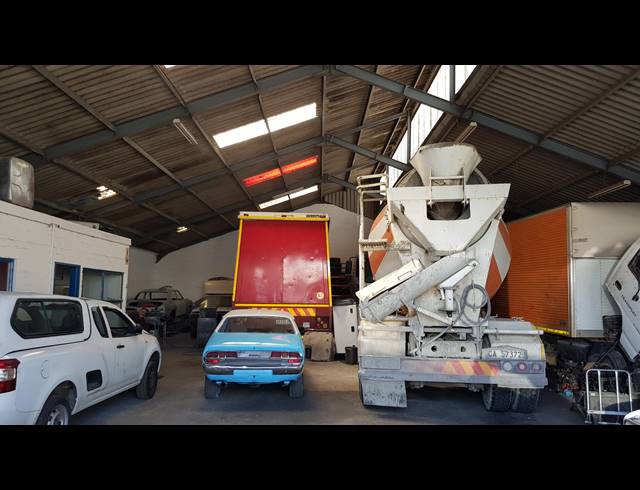 361M² FACTORY RENTED IN BELLVILLE CENTRAL